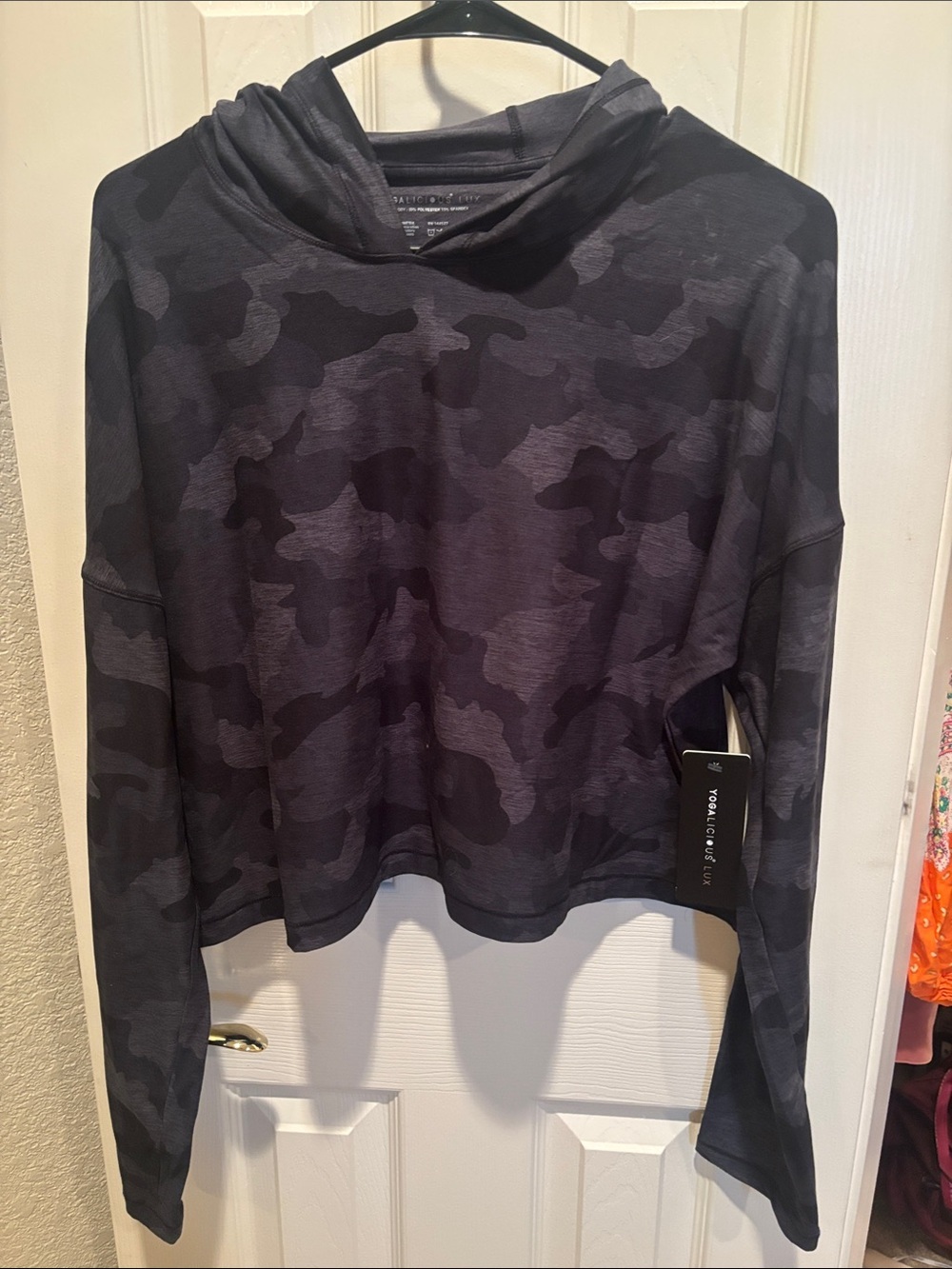 Yogalicious Lux Black Camo Cropped Hoodie Sweatshirt Pullover NWT size L